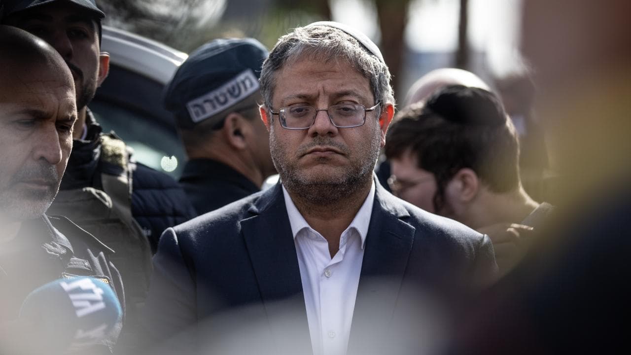 Soykırımcı BenGvir'den, Filistinli esirlerin kıyafetlerine ve Kur'anı Kerimlerine el konulması talimatı