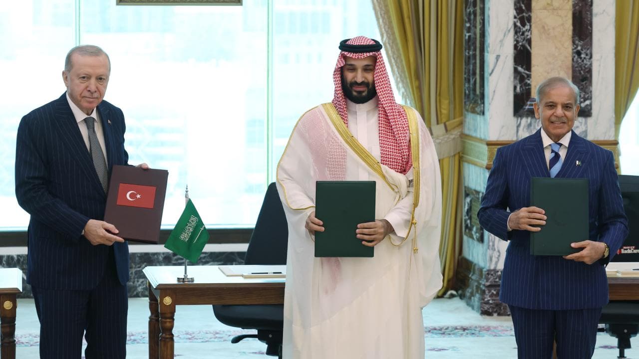 Türkiye, Suudi Arabistan ve Pakistan Arasında Üçlü Savunma Anlaşması İmzalandı